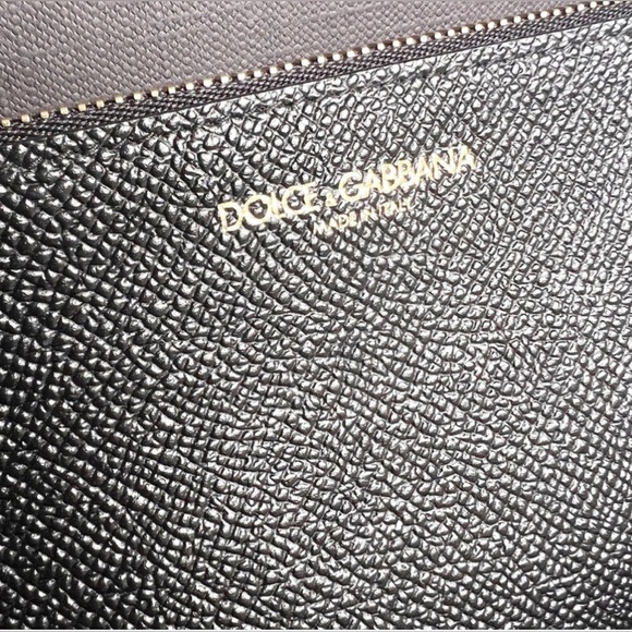 Auth Dolce & Gabbana NWOT bk leather zip wallet gold hardware box,dust bag, card - Picture 2 of 5